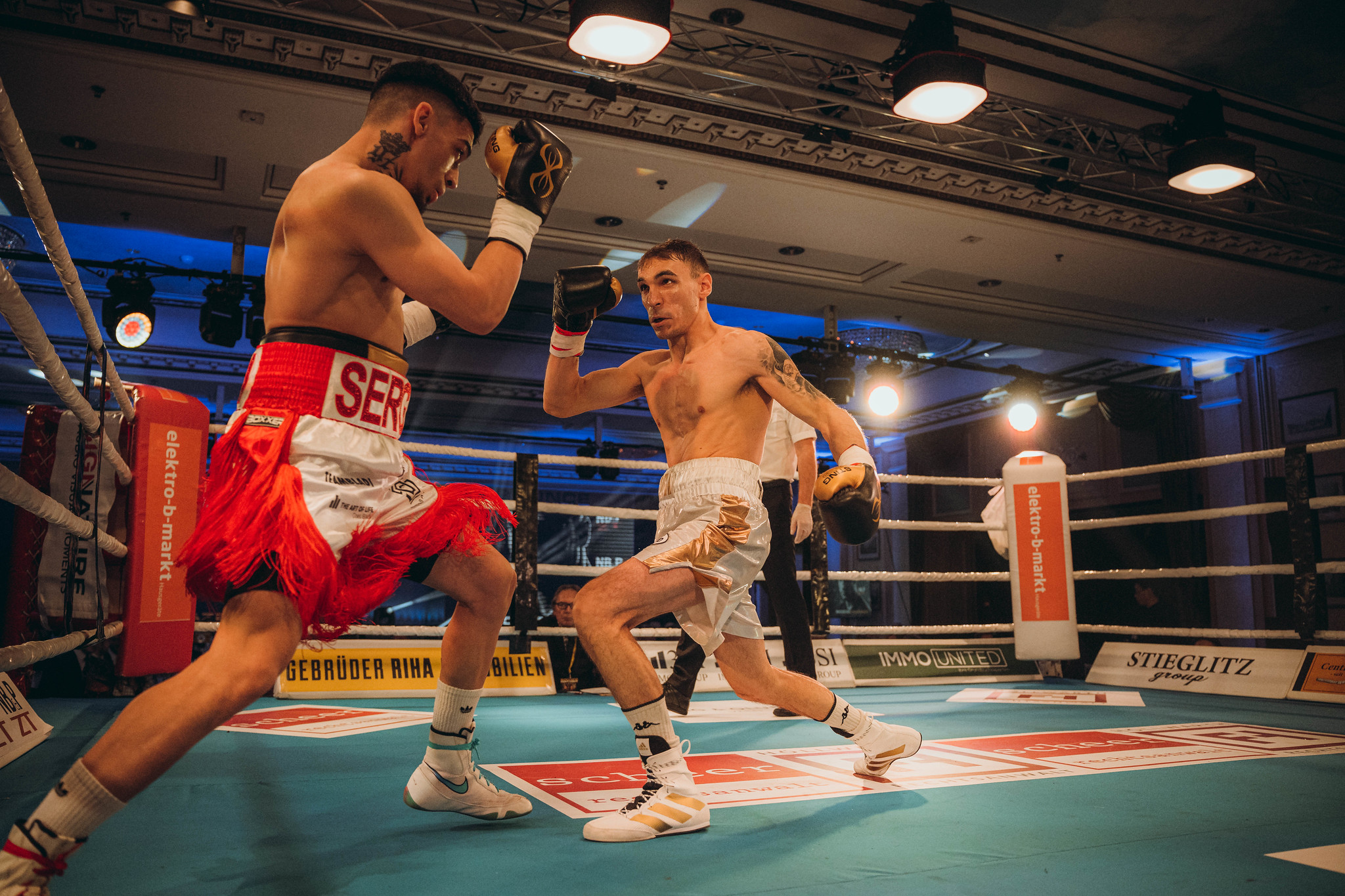 Sergio Odabei (AUT) – Yuri Zanoli (ITA) Zanoli siegt durch K.O. in der 1. Runde